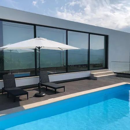 House With Private Pool In - 250 M² *