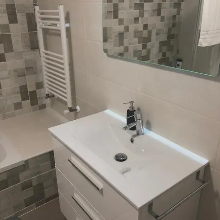 House With Private Pool In - 250 M²