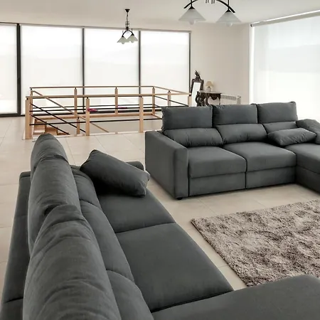 House With Private Pool In 250 M² *