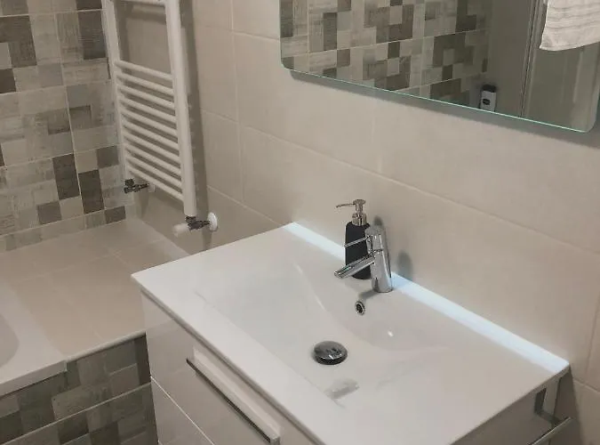 House With Private Pool In - 250 M²