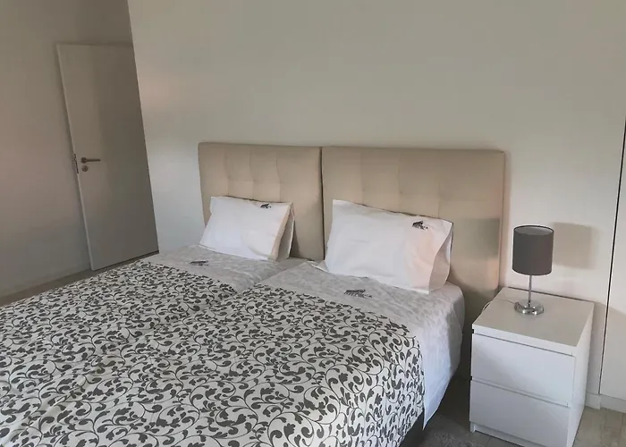 House With Private Pool In - 250 M² 펜션 *